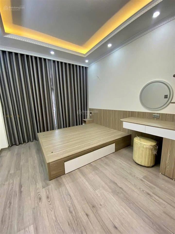 Bán nhà mặt hồ trung kính. ngõ 110 trần duy hưng, cầu giấy, diện tích 90 m2 x 5t giá bán 34.5 tỷ