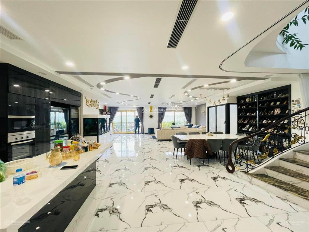 Mảnh đất kim cương phố xã đàn  diện tích 448m2  lô góc 3 mặt tiền 11.25m. giá 315 tỷ