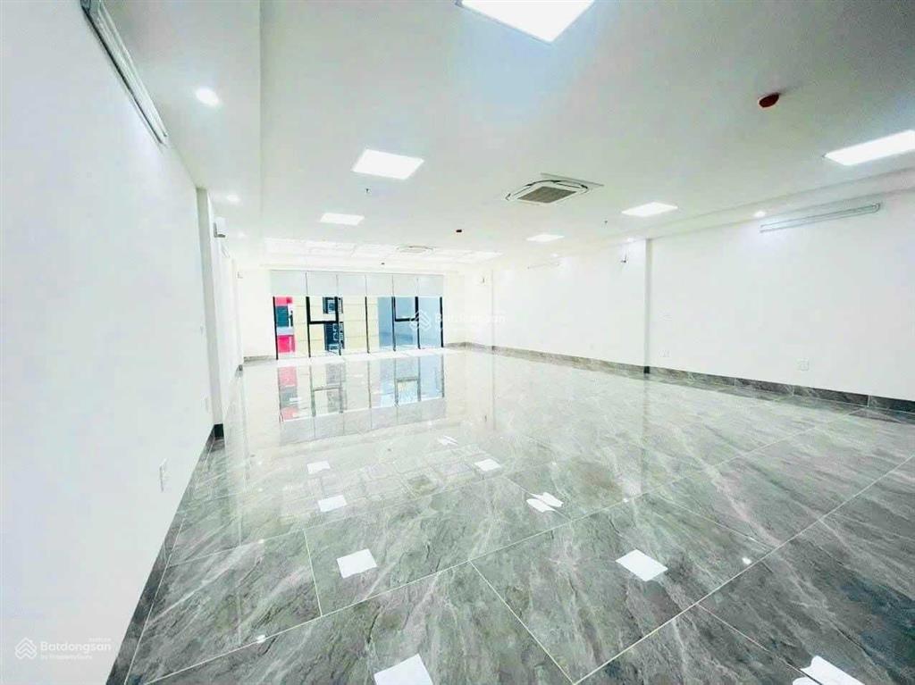 Mảnh đất kim cương phố xã đàn  diện tích 448m2  lô góc 3 mặt tiền 11.25m. giá 315 tỷ