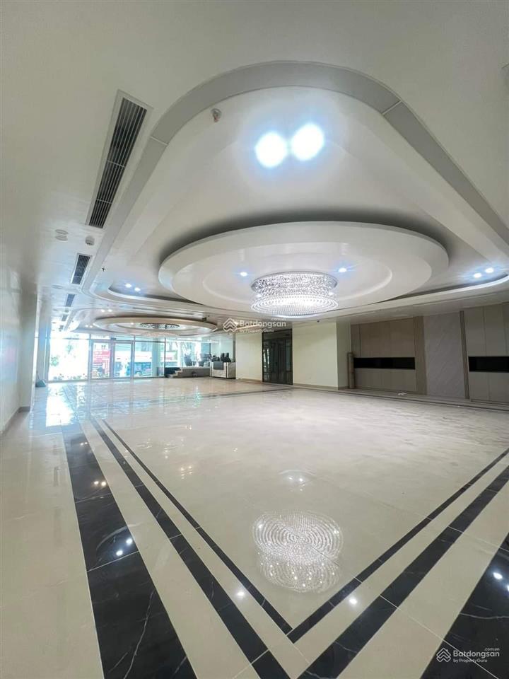 Mảnh đất kim cương phố xã đàn  diện tích 448m2  lô góc 3 mặt tiền 11.25m. giá 315 tỷ