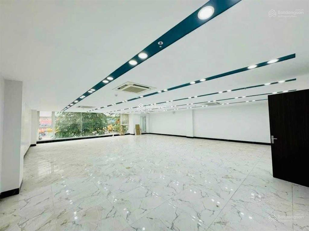 Mảnh đất kim cương phố xã đàn  diện tích 448m2  lô góc 3 mặt tiền 11.25m. giá 315 tỷ