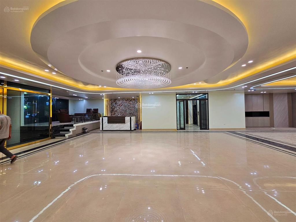 Mảnh đất kim cương phố xã đàn  diện tích 448m2  lô góc 3 mặt tiền 11.25m. giá 315 tỷ