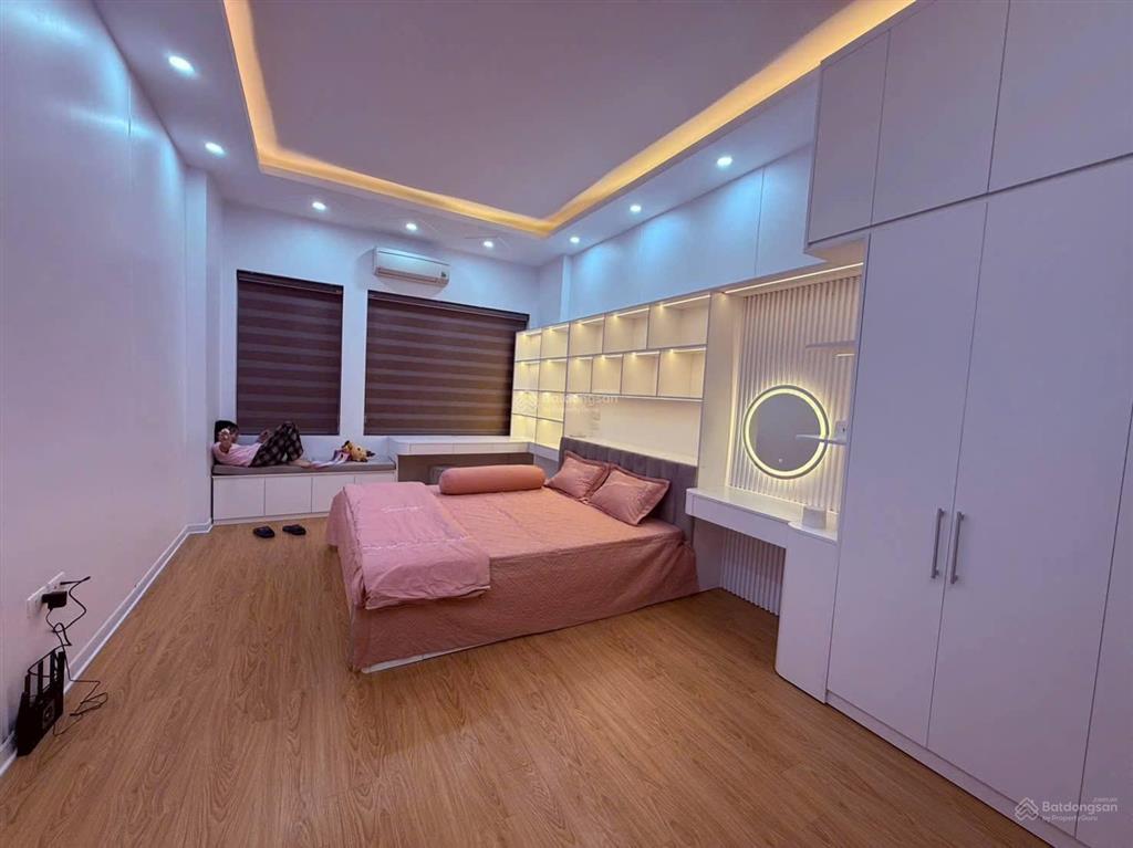 Bán nhà số 20 ngõ đường quan hoa. cầu giấy.. diện tích 37 m2 x 5 tầng giá bán gấp còn 13,55 tỷ