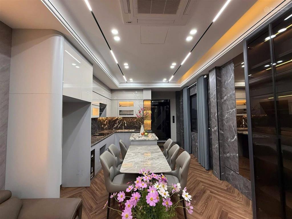 Bán nhà số 20 ngõ đường quan hoa. cầu giấy.. diện tích 37 m2 x 5 tầng giá bán gấp còn 13,55 tỷ