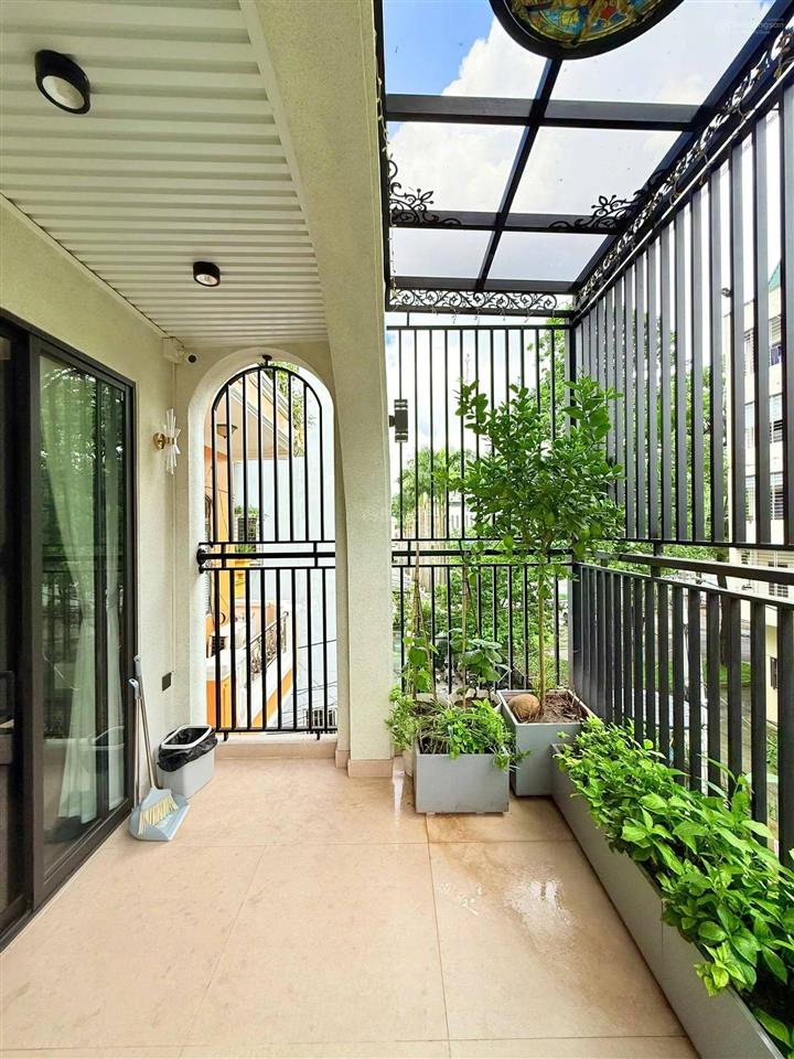 Gia đình cần tiền giải quyết công việc bán gấp nhà đẹp trung tâm cầu giấy dt 70 m2 giá 33,8 tỷ