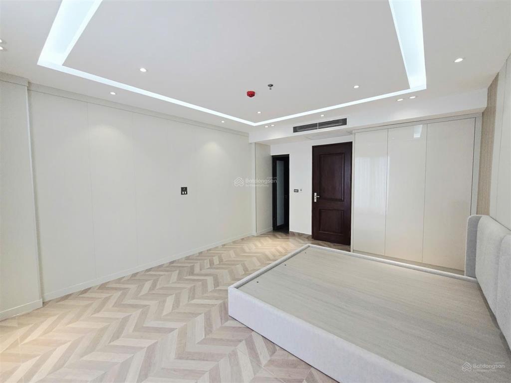 Bán gấp nhà vị trí đẹp khu pl hoàng quốc việt, phùng chí kiên, cầu giấy. dt 60m2 giá 28,x tỷ