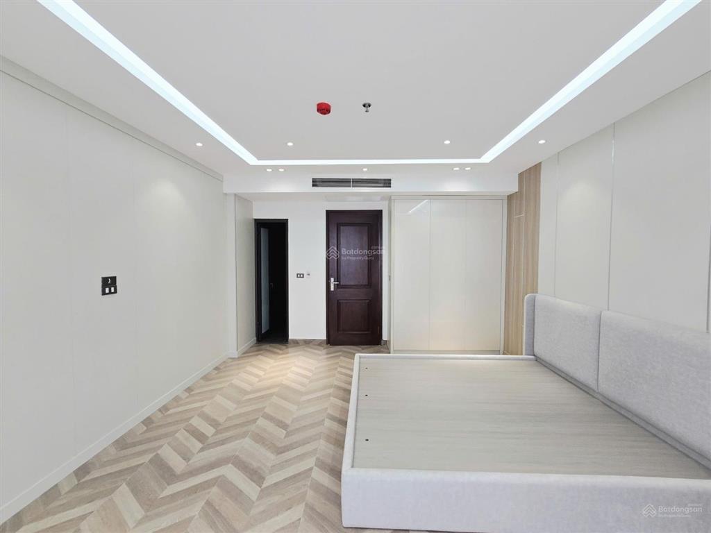 Bán gấp nhà vị trí đẹp khu pl hoàng quốc việt, phùng chí kiên, cầu giấy. dt 60m2 giá 28,x tỷ