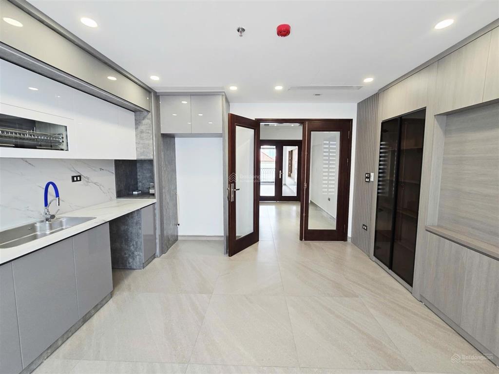 Bán gấp nhà vị trí đẹp khu pl hoàng quốc việt, phùng chí kiên, cầu giấy. dt 60m2 giá 28,x tỷ