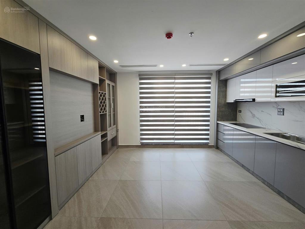 Bán gấp nhà vị trí đẹp khu pl hoàng quốc việt, phùng chí kiên, cầu giấy. dt 60m2 giá 28,x tỷ