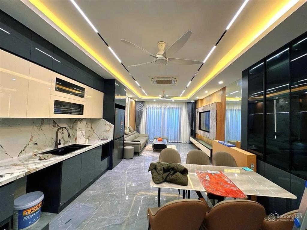 Chính chủ bán gấp tòa văn phòng 9 tầng giá chỉ hơn 4x tỷ. diện tích 60m2 xây 9 tầng thang máy