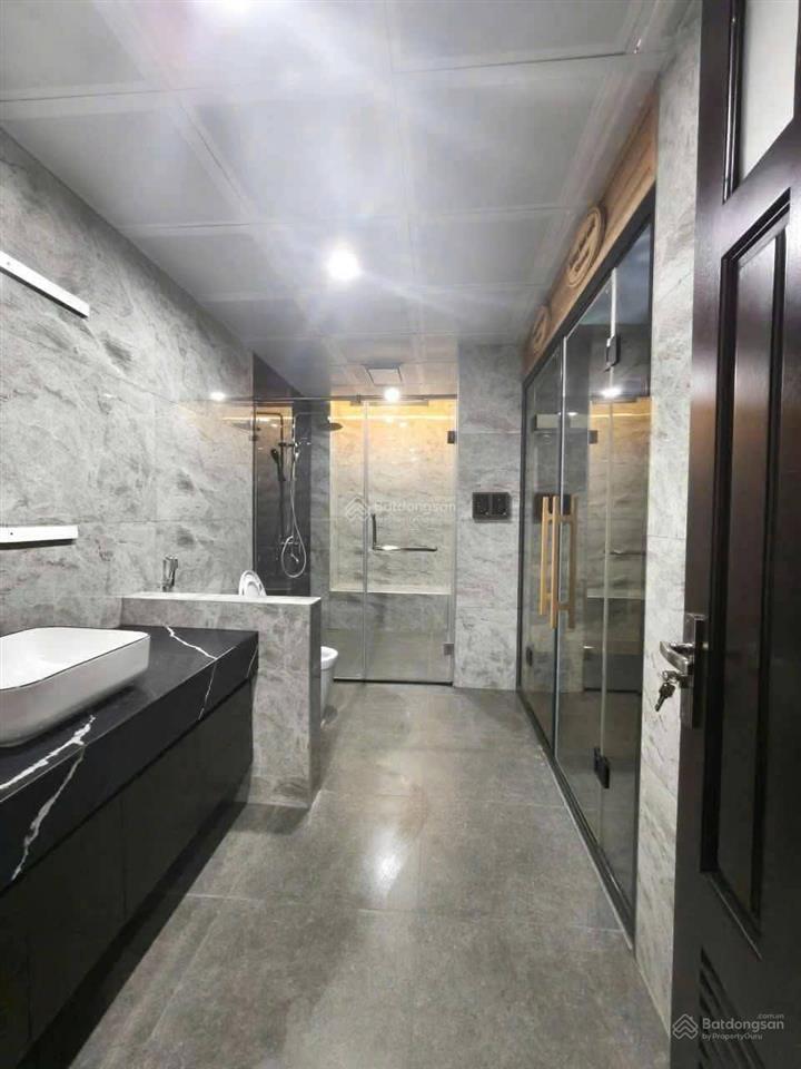 Bán gấp căn nhà phố nguyễn phong sắc p dịch vọng, quận cầu giấy. diện tích 68 m2 giá 33,5 tỷ