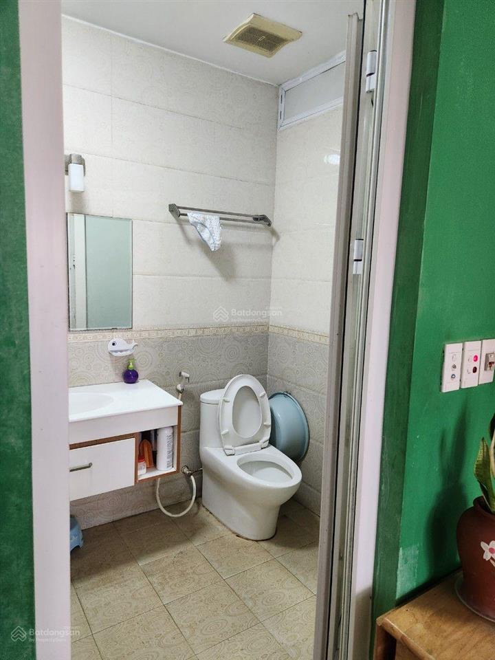 Căn hộ 60m2 tầng 3 nhà d7 tập thể vĩnh hồ phố thái thịnh 2 phòng ngủ 1wc full nội thất giá 7 triệu