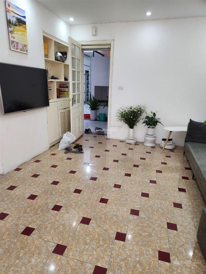 Căn hộ 60m2 tầng 3 nhà d7 tập thể vĩnh hồ phố thái thịnh 2 phòng ngủ 1wc full nội thất giá 7 triệu