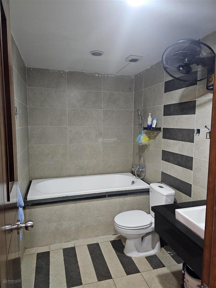 Căn hộ 68m² tầng 15 tòa 17t11 khu trung hòa nhân chính 2pn, 1wc đủ nội thất, sổ đỏ giá 5,5 tỷ