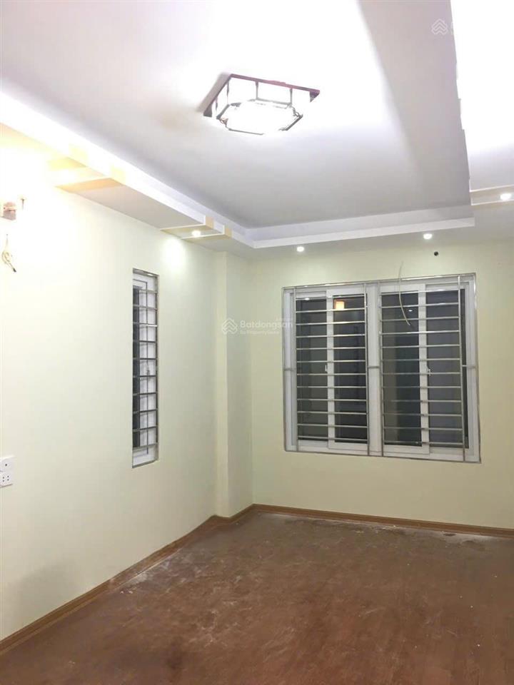 Chủ nợ ngân hàng bán gấp nhà ngõ 479 lĩnh nam hoặc 220 nam dư, dt 31m2 x 5t, 1 mặt ngõ 1 mặt hồ