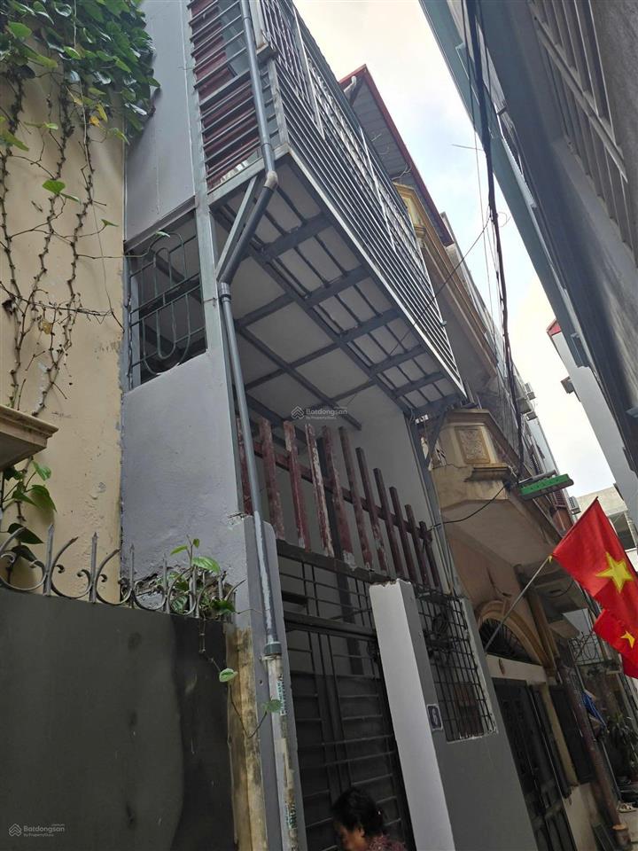 Cho thuê nhà phúc diễn, cầu diễn, 30m2 x3 tầng, 3pn, đồ cơ bản, 8tr ở ngay