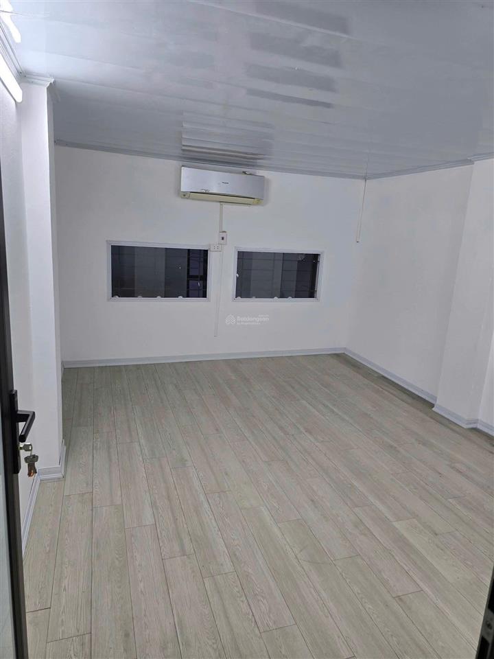 Cho thuê nhà phúc diễn, cầu diễn, 30m2 x3 tầng, 3pn, đồ cơ bản, 8tr ở ngay