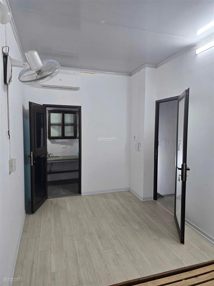 Cho thuê nhà phúc diễn, cầu diễn, 30m2 x3 tầng, 3pn, đồ cơ bản, 8tr ở ngay