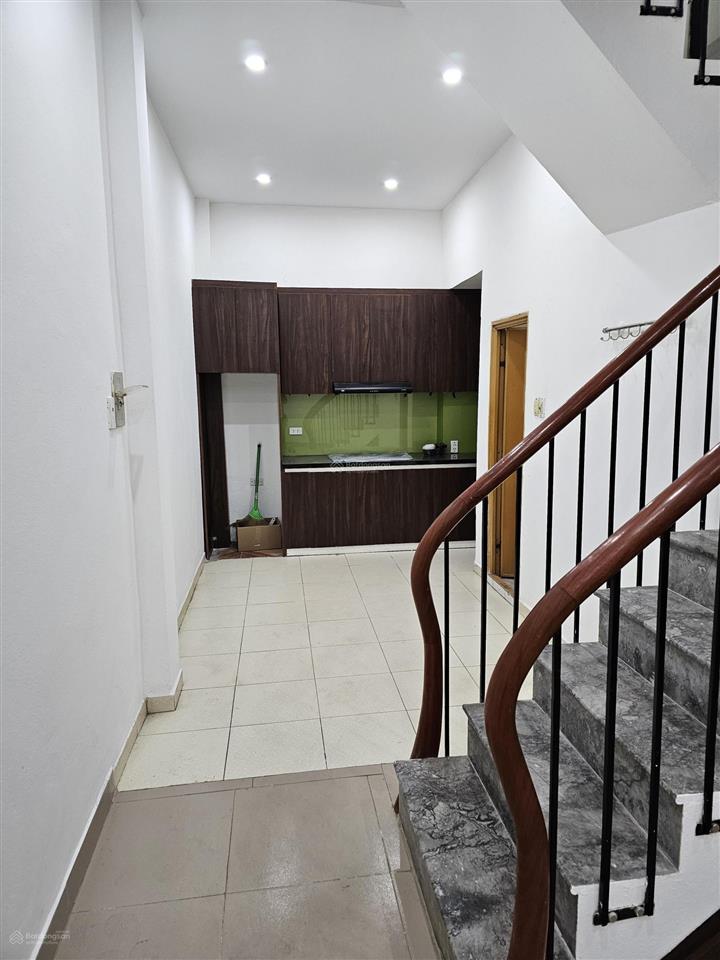 Cho thuê nhà đội cấn, thông hoàng hoa thám, ba đình, 4 tầng, 3pn, 1pk, đồ cơ bản, ở ngay 12tr