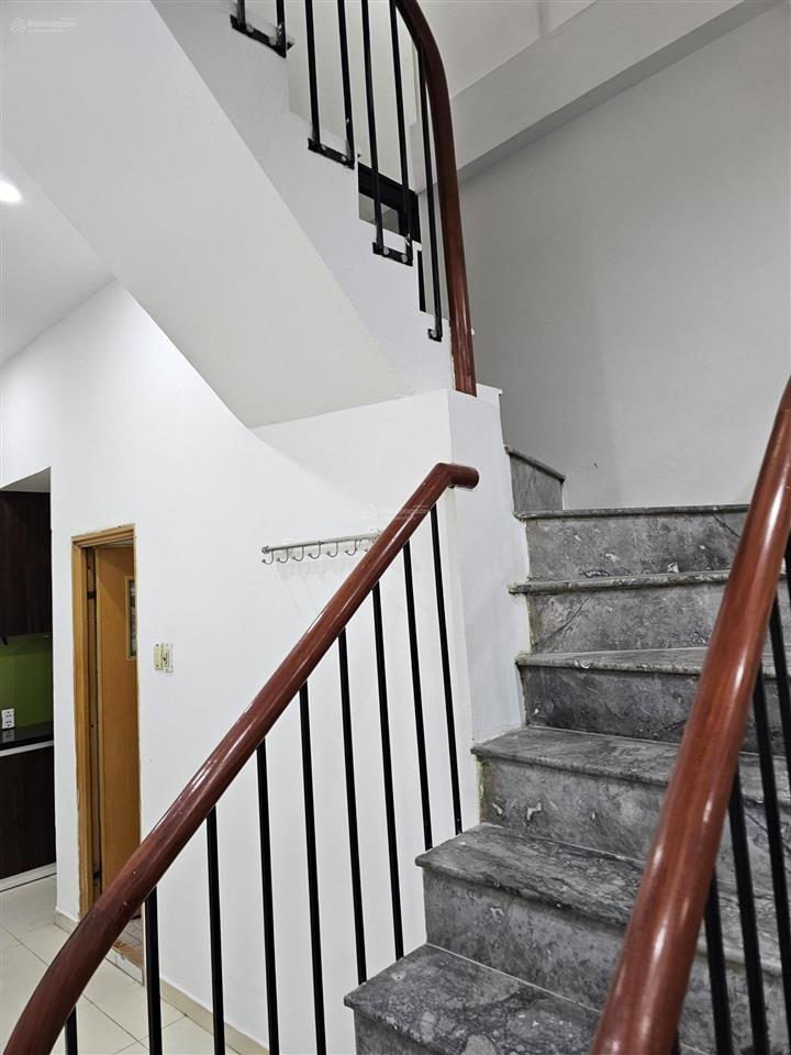 Cho thuê nhà đội cấn, thông hoàng hoa thám, ba đình, 4 tầng, 3pn, 1pk, đồ cơ bản, ở ngay 12tr