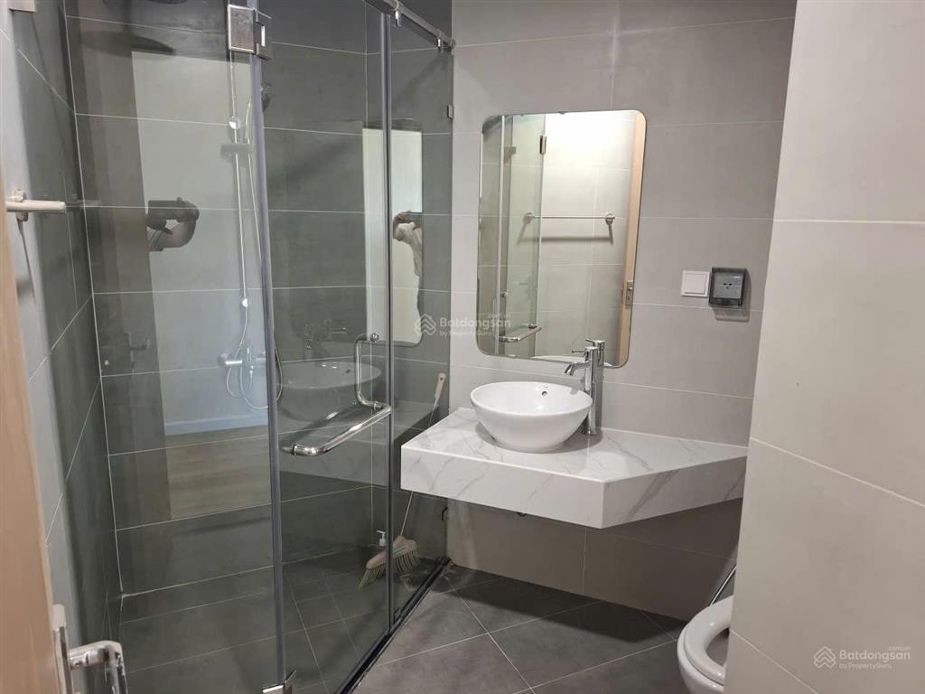 Cho thuê chcc 99 láng hạ, đống đa, 65m2 2pn 1wc có đồ ở ngay 15 triệu