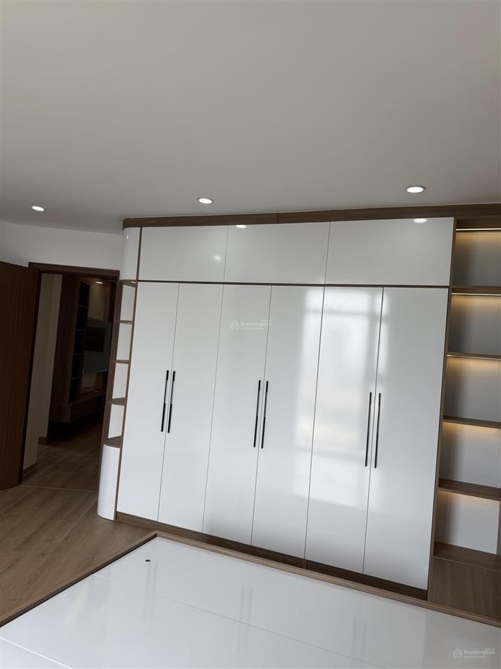 Cần bán căn góc 115m2, thiết kế 3 ngủ 2 vs view thoáng, tầng cao kđt thị mễ trì thượng, hà nội