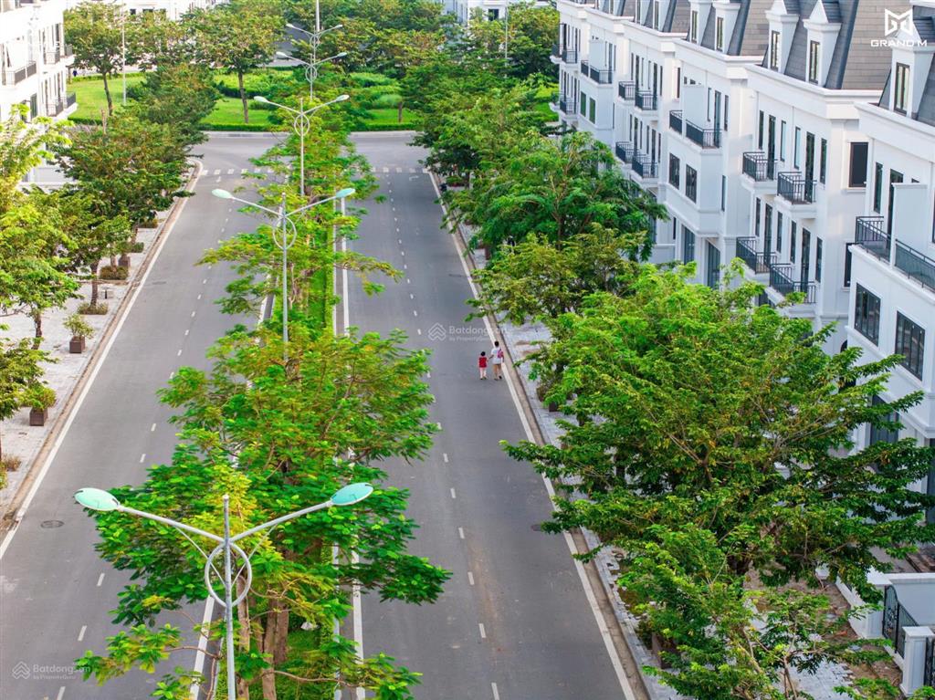 Chính chủ gửi bán căn liền kề view trường học gần chung cư vị trí siêu đẹp