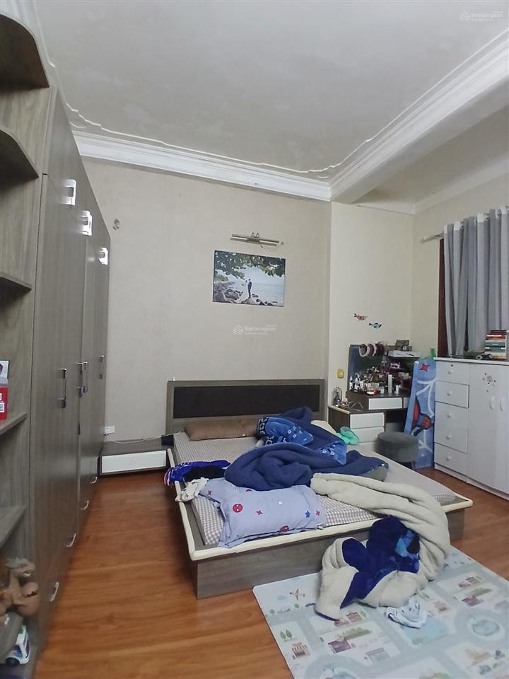 Em có nhà 38 m xây 5 tầng ngõ 2 m cách phố 30 m nhà hướng đông giá 11 ,5 tỷ phố ngọc khánh,ba đình