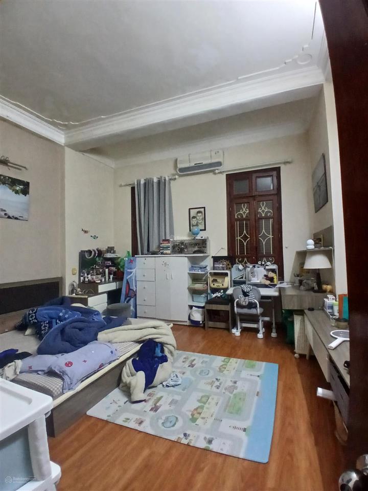 Em có nhà 38 m xây 5 tầng ngõ 2 m cách phố 30 m nhà hướng đông giá 11 ,5 tỷ phố ngọc khánh,ba đình