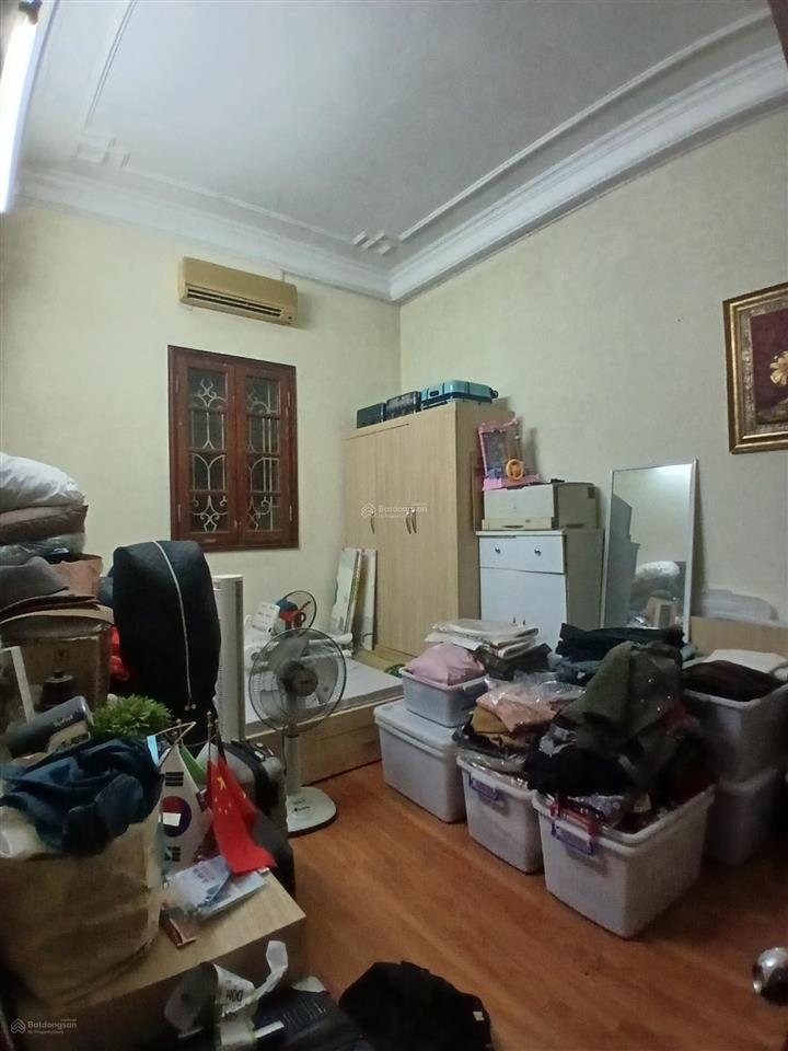 Em có nhà 38 m xây 5 tầng ngõ 2 m cách phố 30 m nhà hướng đông giá 11 ,5 tỷ phố ngọc khánh,ba đình