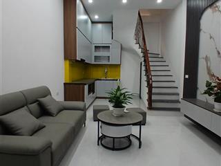 Cc em cần bán nhà ngõ 766 phố đa thành 30 m2 ,3 ngủ khép kin nhà còn mới ,vảo ỏ luôn,giá 7,65 tỷ