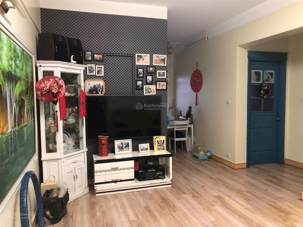 Cần cho thuê căn hộ 70m2, 2 ngủ, 1 vs tòa ct văn quán hà đông giá chỉ 10 triệu. . 0949 170 ***