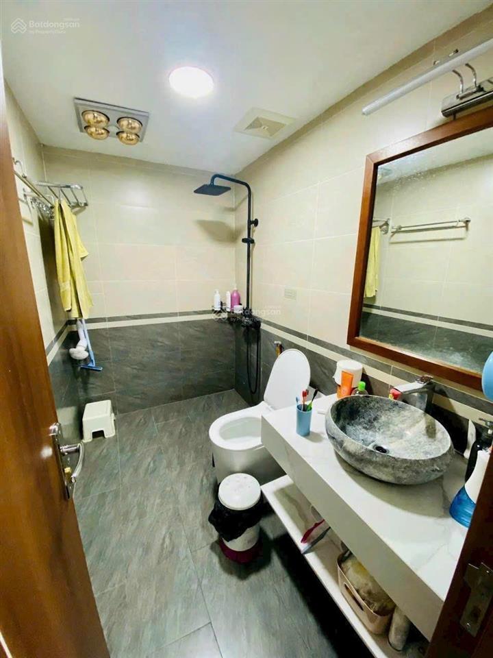 Cho thuê căn hộ 2pn, 2vs, toà ct 103 văn quán, giá 12 tr.  kiều thuý 0949 170 ***