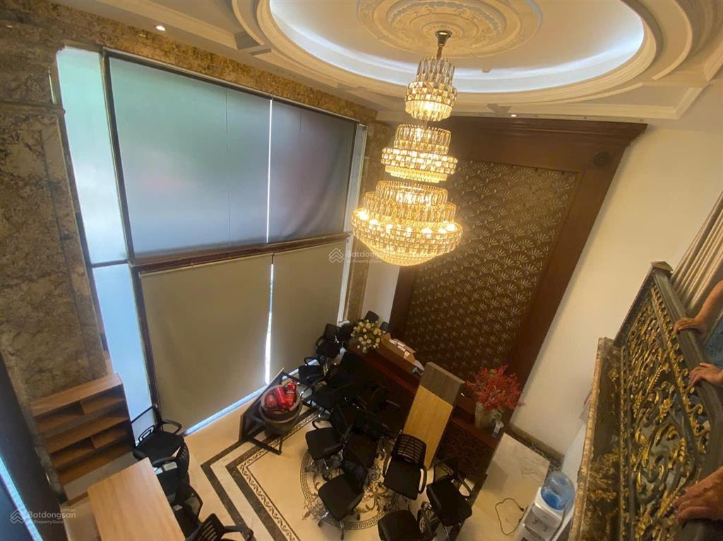 Giá đầu tư nhà hoàng quốc việt quanh 47 tỷ 210m2 mặt tiền 12m, xây 4 tầng, ngõ 2 ô tô tránh