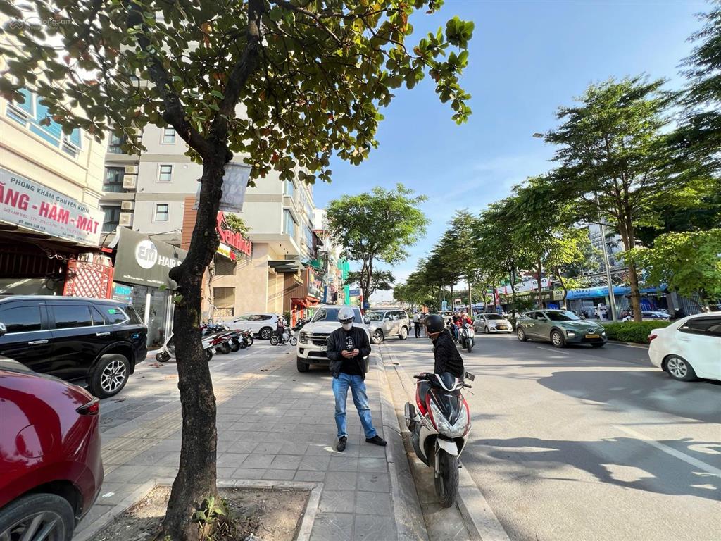 Bán nhà mặt phố nghĩa tân, hoàng quốc việt 42 tỷ 80m2 mặt tiền gần 5m xây 3 tầng 2 mặt thoáng