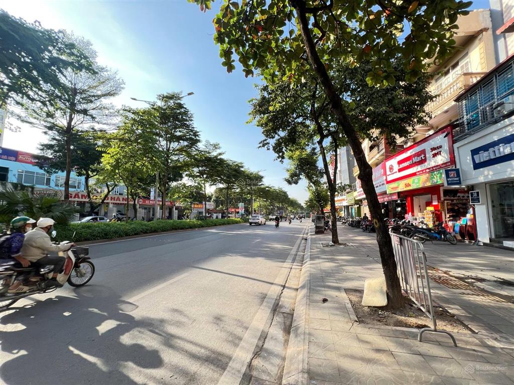Bán nhà mặt phố nghĩa tân, hoàng quốc việt 42 tỷ 80m2 mặt tiền gần 5m xây 3 tầng 2 mặt thoáng