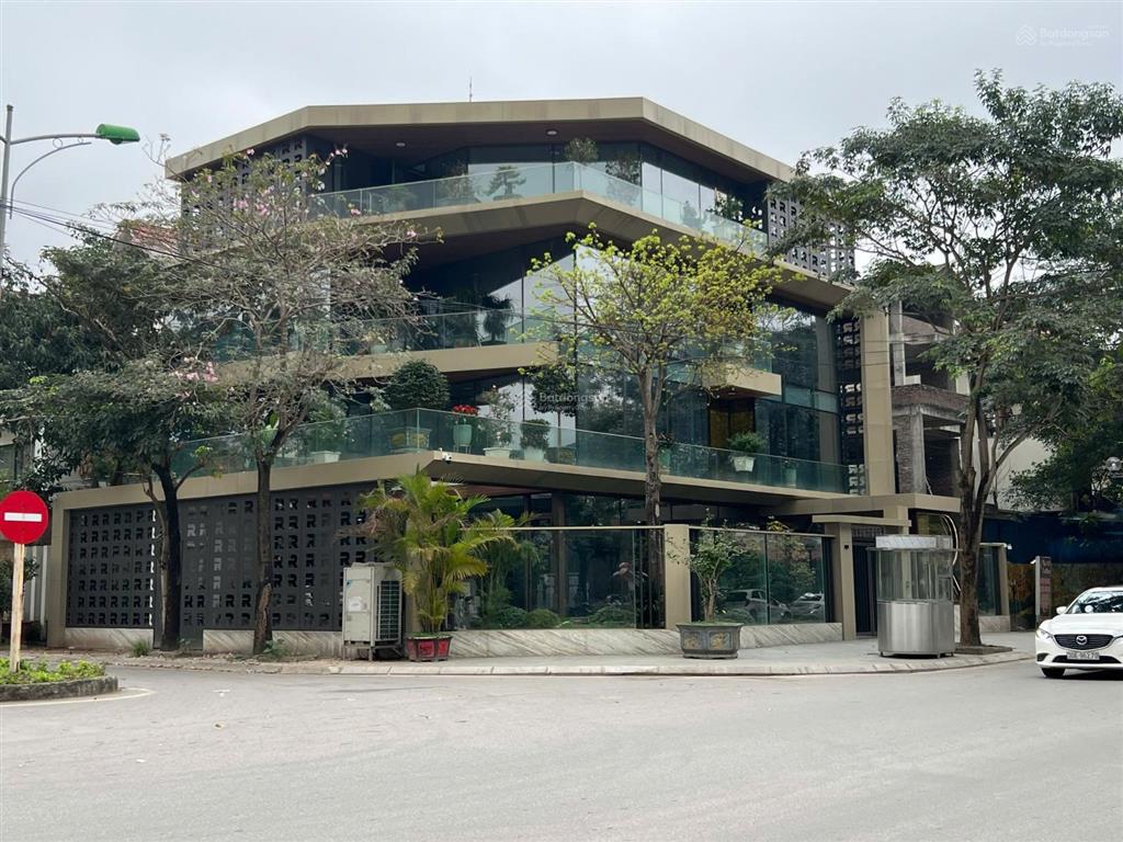 Bán biệt thự mặt hồ công viên an bình, thành phố giao lưu 114 tỷ dt 240m2 nhà 2 mặt tiền vị trí đẹp