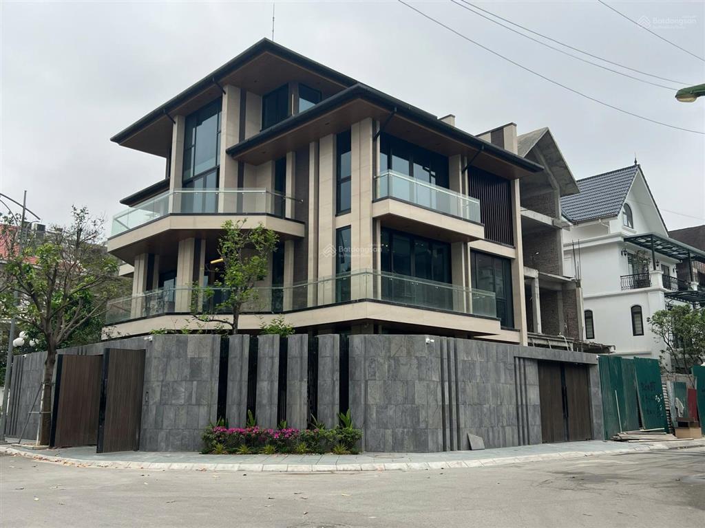 Bán biệt thự mặt hồ công viên an bình, thành phố giao lưu 114 tỷ dt 240m2 nhà 2 mặt tiền vị trí đẹp