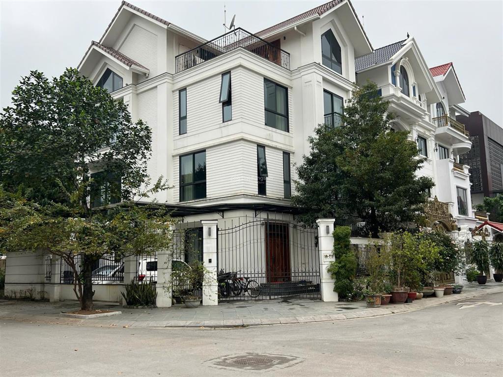 Bán biệt thự mặt hồ công viên an bình, thành phố giao lưu 114 tỷ dt 240m2 nhà 2 mặt tiền vị trí đẹp