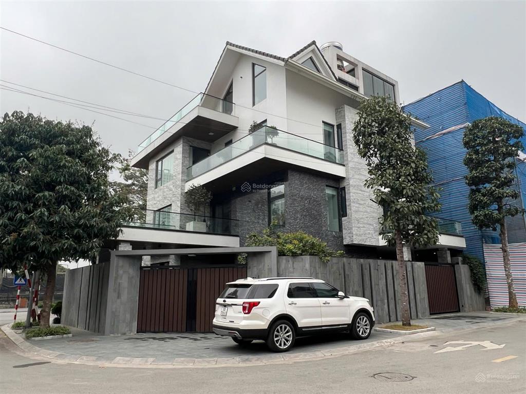 Bán biệt thự mặt hồ công viên an bình, thành phố giao lưu 114 tỷ dt 240m2 nhà 2 mặt tiền vị trí đẹp