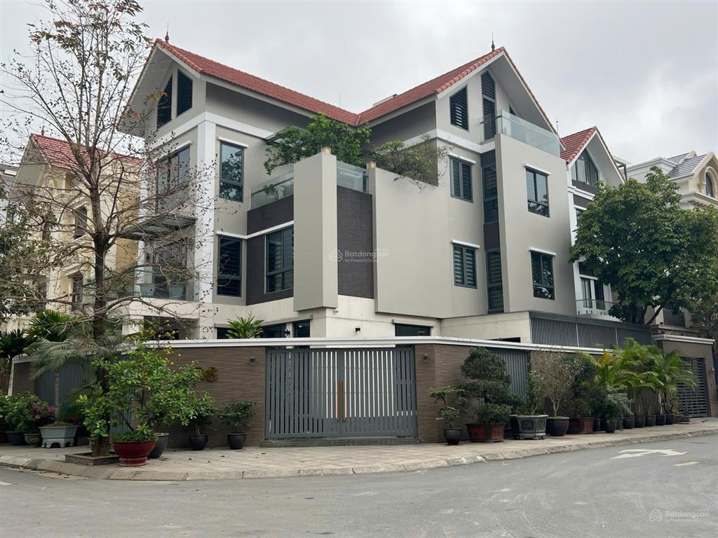 Bán biệt thự mặt hồ công viên an bình, thành phố giao lưu 114 tỷ dt 240m2 nhà 2 mặt tiền vị trí đẹp