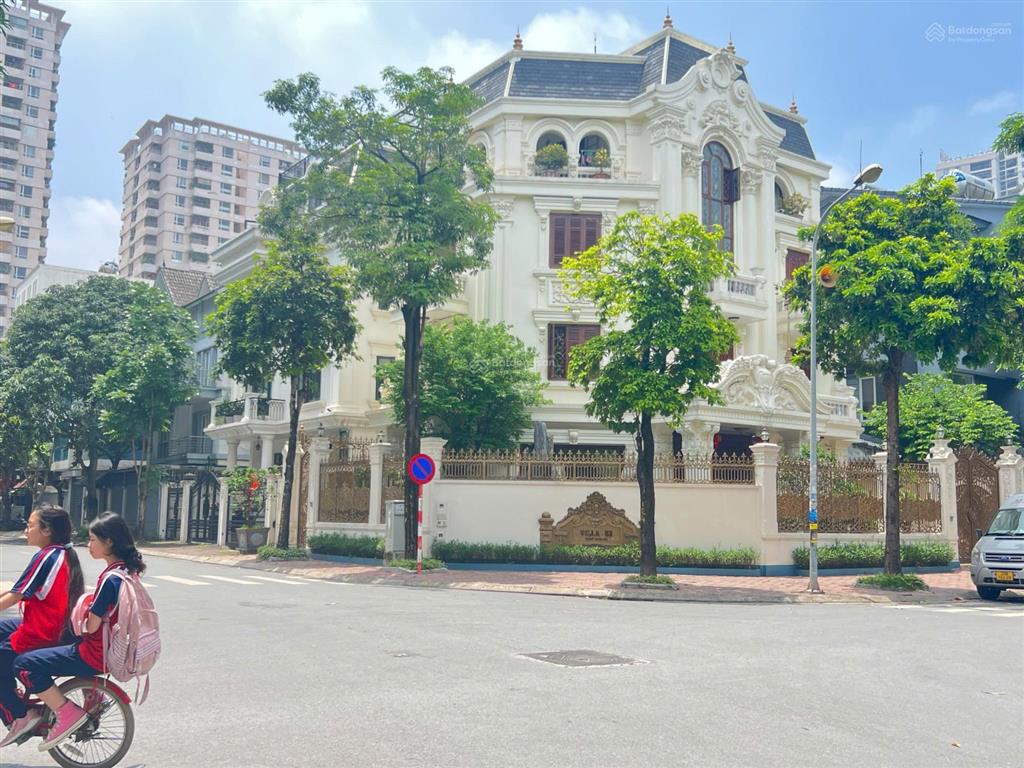 Bán gấp biệt thự mỹ đình 57,5 tỷ, 200m2 mặt tiền 10m xây 4 tầng đẹp phong thuỷ tốt đường hè 12m