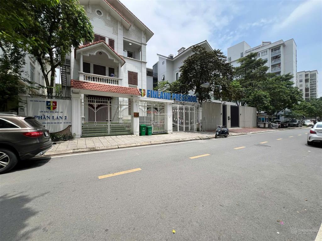 Bán gấp biệt thự mỹ đình 57,5 tỷ, 200m2 mặt tiền 10m xây 4 tầng đẹp phong thuỷ tốt đường hè 12m