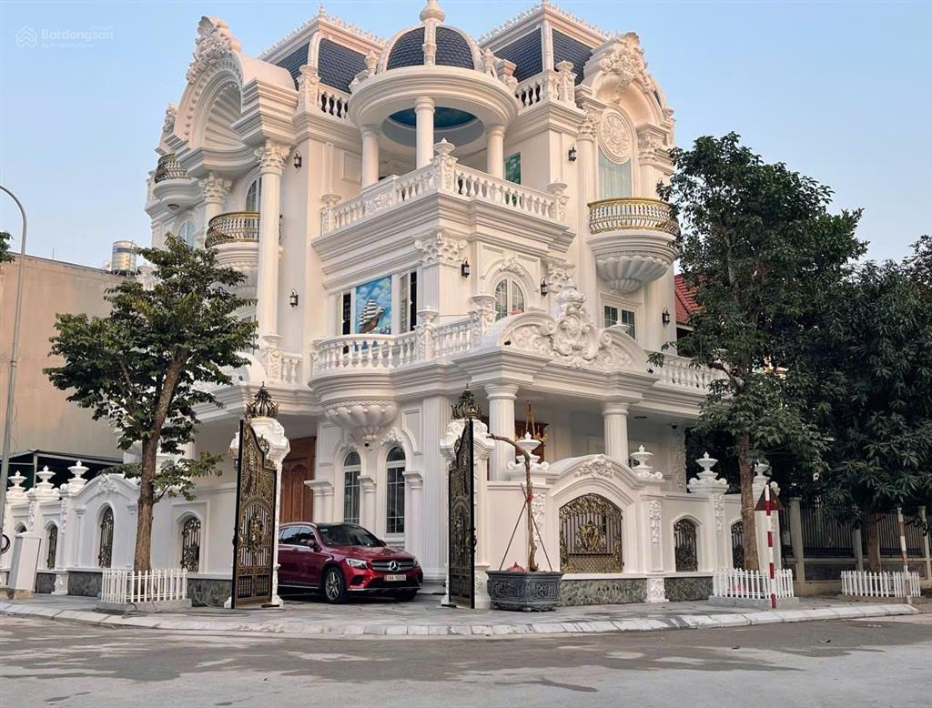 Bán gấp bt dịch vọng cạnh công viên cầu giấy 8x tỷ 306m2 mt 15m xây 4t nổi 1 hầm đường hè 12m