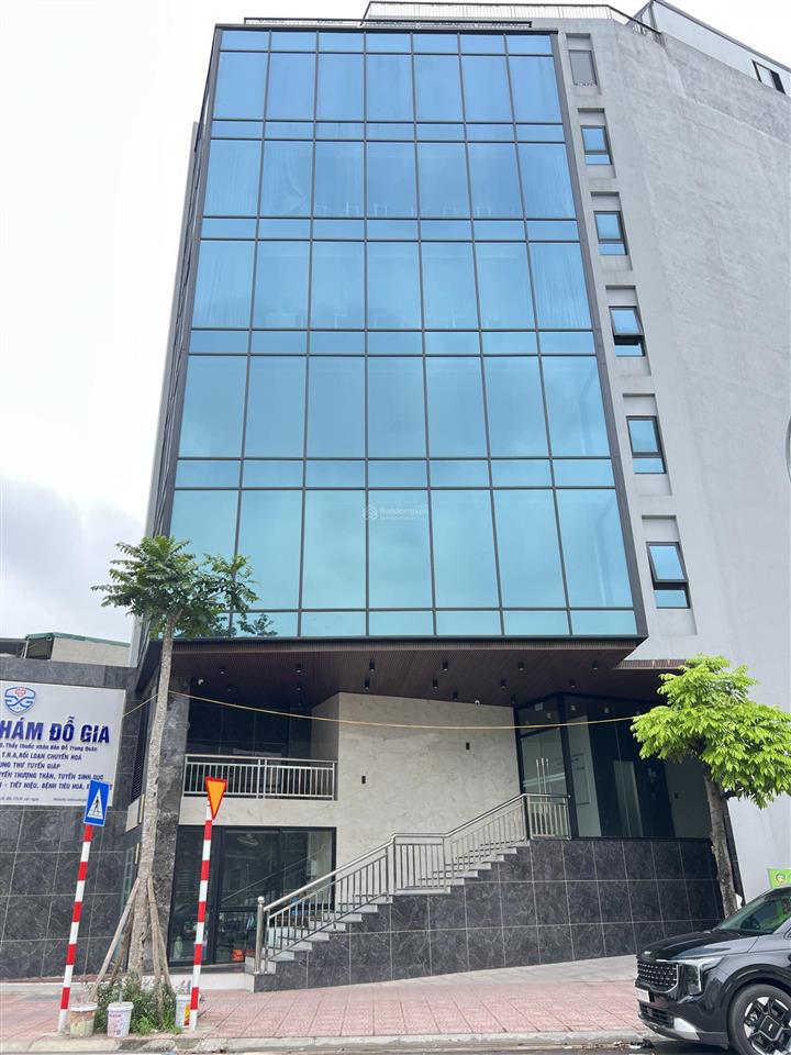 Toà nhà phố trung hoà gần vũ phạm hàm 54 tỷ 100m2 mặt tiền 7,3m 8 tầng có hầm cho thuê cao