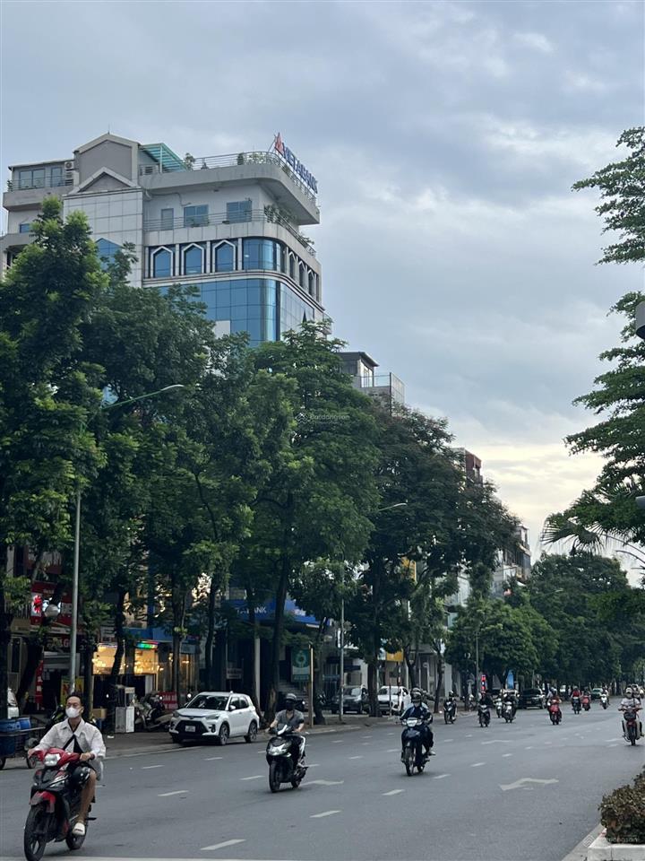 Bán nhà ngõ 106 hoàng quốc việt 26 tỷ 70m2 xây 4 tầng lô góc 2 mặt thoáng đường 10m đang kd tốt