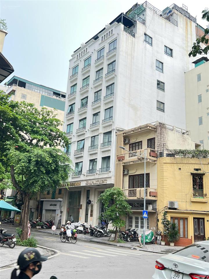 Cho thuê ks 3 sao 15 tầng phố trần thái tông, duy tân 71 phòng khép kín đường 20m có đầy đủ pccc
