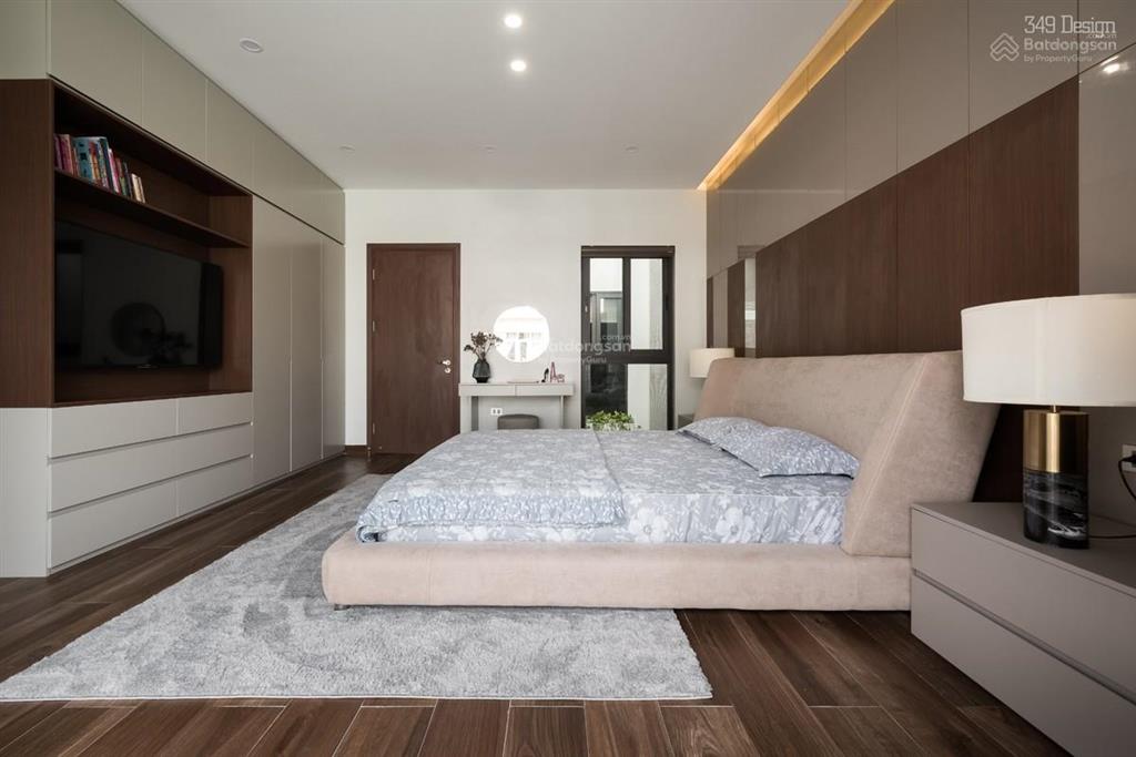 Cho thuê ks 3 sao 15 tầng phố trần thái tông, duy tân 71 phòng khép kín đường 20m có đầy đủ pccc