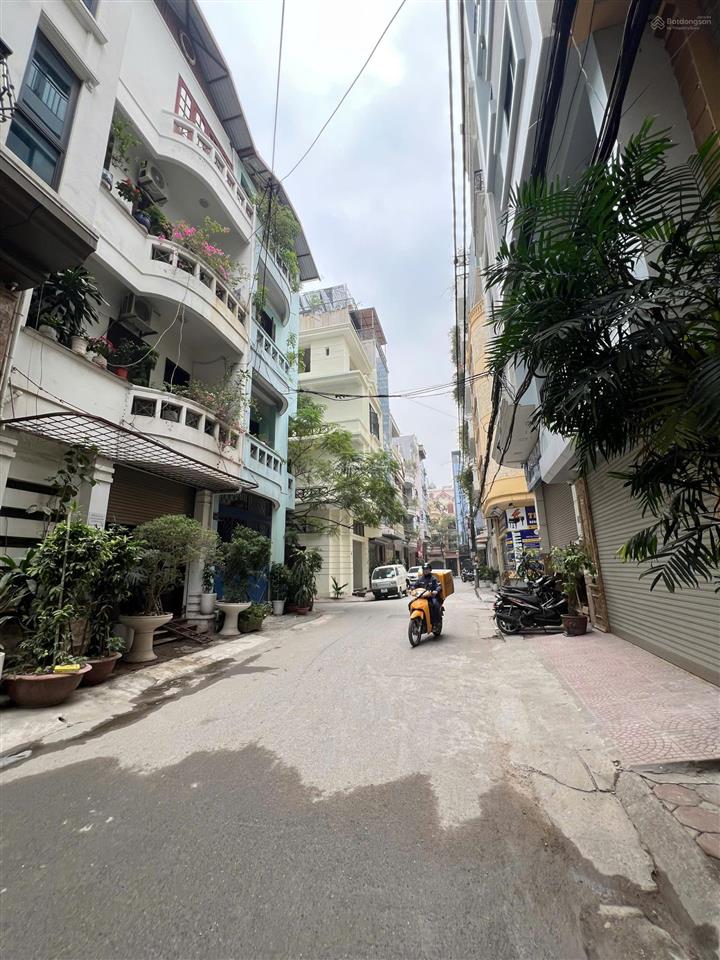 Bán gấp phân lô trung hoà 24 tỷ 85m², mặt tiền 6m xây 5 tầng đẹp, nhà 2 mặt đường ngõ 2 ô tô tránh