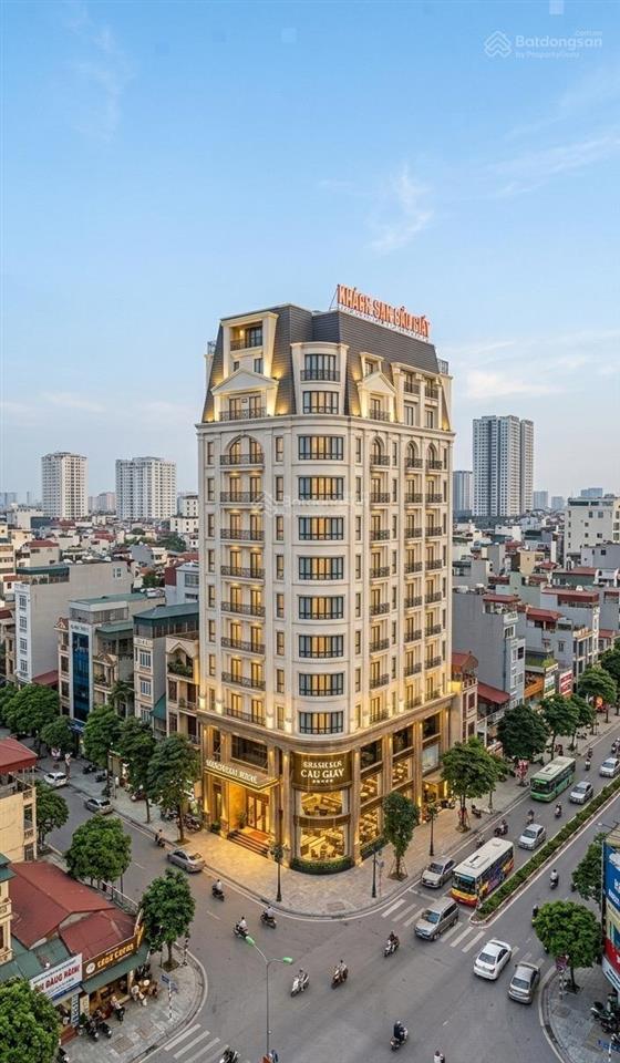 Bán gấp khách sạn 4 sao phố trần thái tông 320 tỷ 300m2 xây 15 tầng cho tỷ/năm